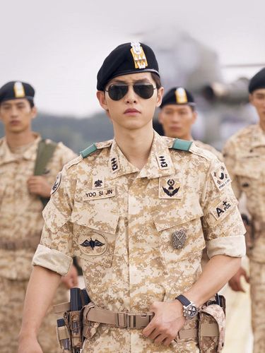 Song Joong Ki dalam drama Descendants of The Sun