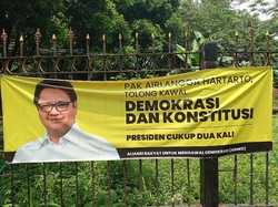 Muncul Spanduk Minta Airlangga Kawal Presiden Cukup 2 Kali
