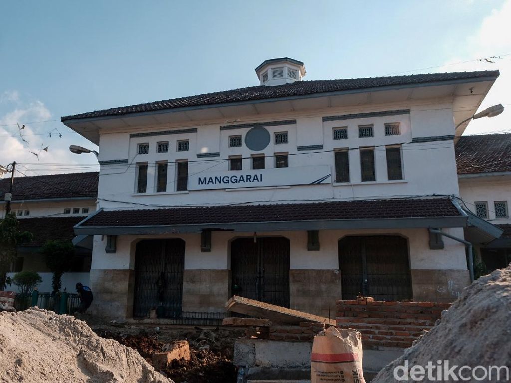 5 Fakta Stasiun Manggarai yang Setiap Hari Kamu Lewati 5 Fakta Stasiun Manggarai yang Setiap Hari Kamu Lewati