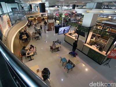 Suasana Food Court Solo yang Layani Makan di Tempat