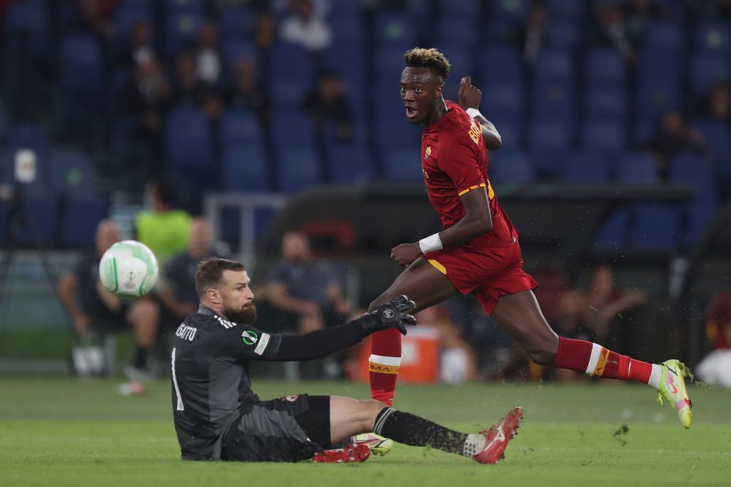 SALERNO, ITALY - AUGUST 29: Tammy Abraham of AS Roma celebrates after scoring the 0-3 goal during the Serie A match between US Salernitana and AS Roma at Stadio Arechi on August 29, 2021 in Salerno, Italy. (Photo by Francesco Pecoraro/Getty Images)