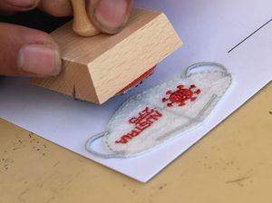 Uniknya Prangko Masker Mini Terbitan Austria