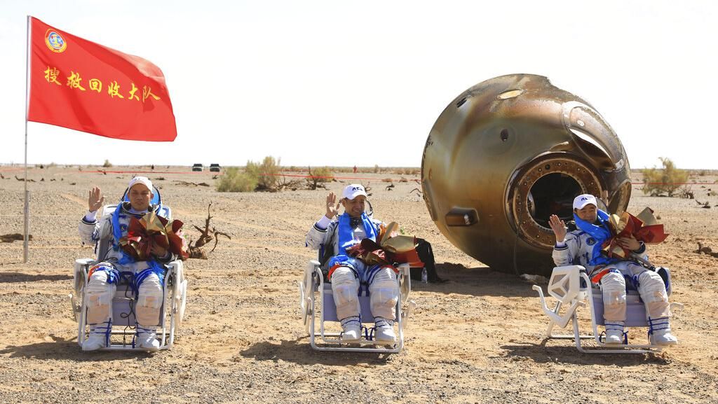 Usai Jelajah Luar Angkasa, 3 Astronaut China Kembali ke Bumi