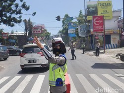 Ratusan Kendaraan Diputar Balik, Wisatawan ke Lembang Menurun