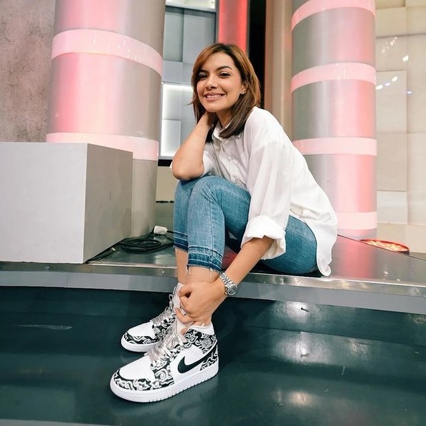 Gaya Klasik Najwa Shihab