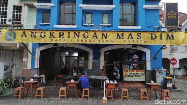 Jajan Murah dan Enak di Angkringan Milik Artis Dimas Seto