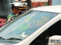Peserta Tes CPNS di TMII Jaktim Bebas Ganjil Genap