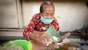 Mbah Satinem, Legenda Pembuat Kue Lupis dari Yogya