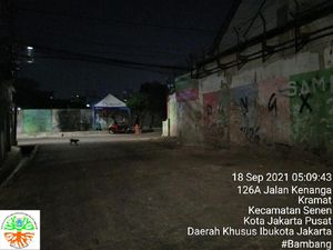 Agar Tak Jadi Tempat Buang Sampah, Jalan di Kramat Dijaga Saat Malam