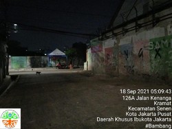 Agar Tak Jadi Tempat Buang Sampah, Jalan di Kramat Dijaga Saat Malam