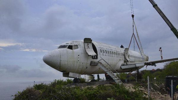 Pesawat Jet di Tebing Pantai Nyang Nyang Bali yang Curi Perhatian Dunia