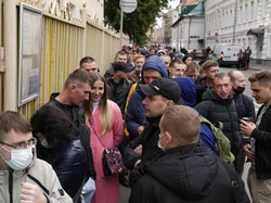 Ratusan Pemilih Antre Panjang di Hari Terakhir Pilpres Rusia