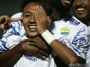 Persib Vs PSS: Duel Dua Tim yang Sedang Diprotes Suporternya
