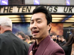 Simu Liu Mendadak Minta Maaf ke Ibunda, Ada Apa?