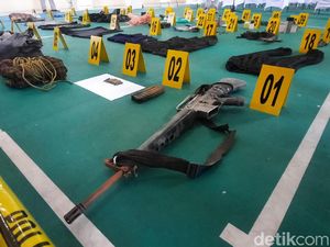 Potret Senpi Laras Panjang-Parang dari Kontak Tembak Tewaskan Ali Kalora Potret Senpi Laras Panjang-Parang dari Kontak Tembak Tewaskan Ali Kalora