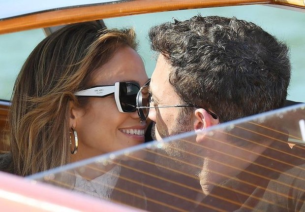 Ben Affleck dan Jennifer Lopez saat menghadiri Venice Film Festival