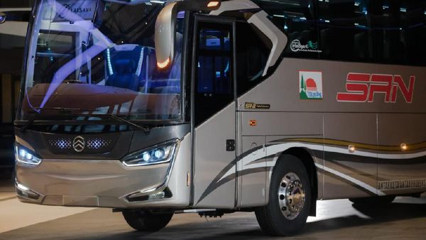 Kembalinya Tren Bus Single Glass: Laksana Legacy SR2 Panorama