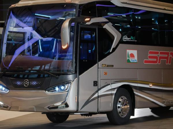 Kembalinya Tren Bus Single Glass: Laksana Legacy SR2 Panorama