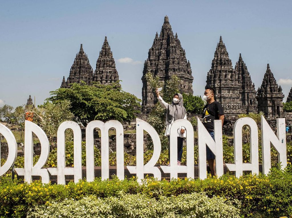 Rayakan Hari Batik Nasional, Pagelaran Kolosal Digelar di Candi Prambanan Rayakan Hari Batik Nasional, Pagelaran Kolosal Digelar di Candi Prambanan