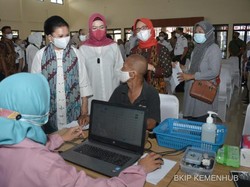 Dharma Wanita Persatuan Kemenhub Puji Vaksinasi Massal di Yogya-Solo