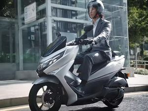 Potret Skutik 150 Suzuki yang Digadang-gadang Jadi Pesaing Nmax dan PCX Potret Skutik 150 Suzuki yang Digadang-gadang Jadi Pesaing Nmax dan PCX
