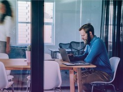 Peluang dan Tantangan Penerapan Ruang Kerja Hybrid