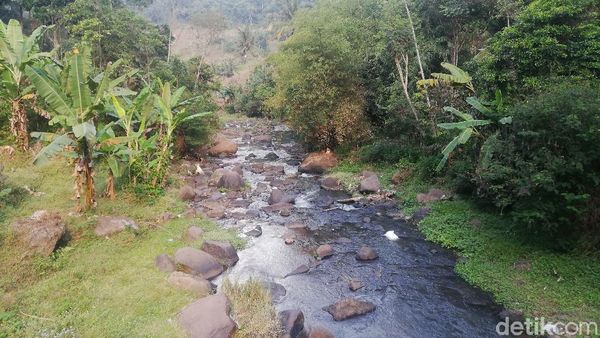 Mengintip Dasar Jurang Jalan Cadas Pangeran di Sumedang