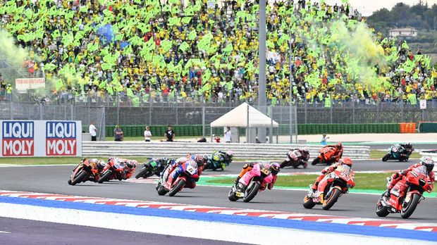 MotoGP - San Marino Grand Prix - Misano World Circuit Marco Simoncelli, Misano, Italy - September 19, 2021 General view before the start of the race REUTERS/Jennifer Lorenzini