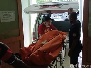 Mayat Pria Bertato Mengambang di Pantai Kota Probolinggo