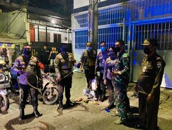 6 Orang Diamankan dalam Tawuran di Jakbar, Celurit-Golok Disita