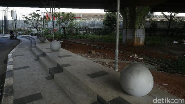 Potret Kolong Tol JORR Cikunir yang Berubah Wajah