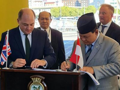 Momen Prabowo Hadiri Teken Kontrak Kapal Frigate Arrowhead 140