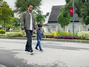 Potret Bahagia Jokowi Melepas Rindu ke Jan Ethes