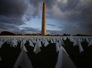 Ribuan Bendera Putih Untuk Mereka yang Gugur Karena COVID-19