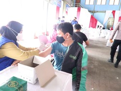 Alumni Akpol 1997 Wira Pratama di Polda Banten Gelar Vaksinasi Massal