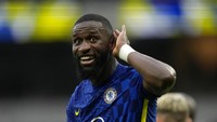 Antonio Ruediger, bek tengah Chelsea ini belum memperpanjang kontrak baru. Dikabarkan, Real Madrid, Barcelona, dan Bayern Munich meminatinya (AP)