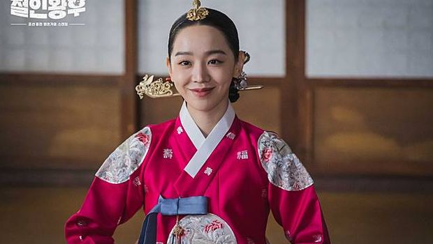 Berperan dalam drama saeguk, para aktris Korea ini semakin cantik dengan balutan Hanbok, baju tradisional Korea / foto: tvN Drama