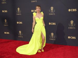 Foto: 10 Artis Berbusana Terbaik di Emmy Awards 2021, Bikin Pangling Foto: 10 Artis Berbusana Terbaik di Emmy Awards 2021, Bikin Pangling