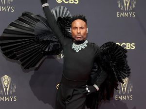 Aktor Billy Porter Tampil dengan Sayap di Emmy Awards 2021: Aku Ibu Peri