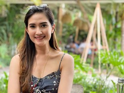 Cantiknya Nyegerin! Ini 5 Penjual Cendol yang Viral di Medsos