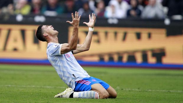 Manchester United's Cristiano Ronaldo reacts after he failed to score a goal during the English Premier League soccer match between West Ham United and Manchester United at the London Stadium in London, England, Sunday, Sept. 19, 2021. (AP Photo/Ian Walton)