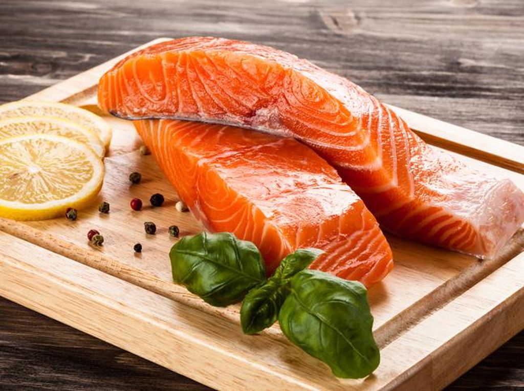 5 Fakta Garis-garis Putih yang Ada pada Daging Ikan Salmon