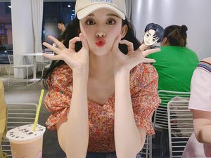 Guli Nazha, Wanita Tercantik Asia yang Hobi Makan Hot Pot