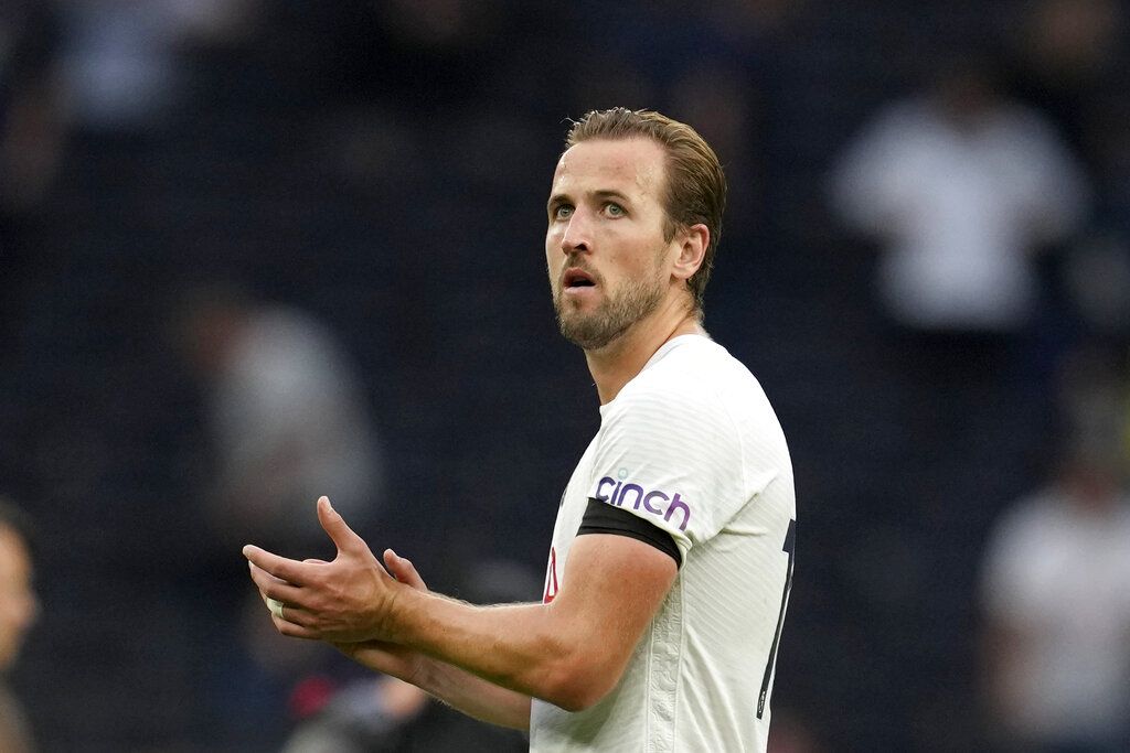 Tottenham's Harry Kane applauds the fans at the end of the English Premier League soccer match between Tottenham Hotspur and Chelsea at the Tottenham Hotspur Stadium in London, England, Sunday, Sep. 19, 2021. Chelsea won 3-0. (AP Photo/Matt Dunham)