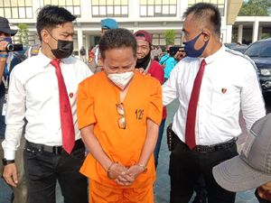 Ditahan Polisi, Kadis di Riau Diduga Jual Alat Swab yang Harusnya Gratis Ditahan Polisi, Kadis di Riau Diduga Jual Alat Swab yang Harusnya Gratis