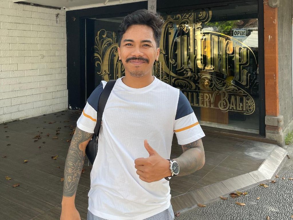 Kaisar Kumis Si YouTuber Pemersatu Bangsa yang Siap Jajal Bisnis Kaisar Kumis Si YouTuber Pemersatu Bangsa yang Siap Jajal Bisnis