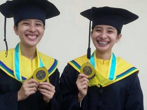 Kisah Inspiratif Mahasiswi Kembar yang Kompak Lulus Bareng dari Unair