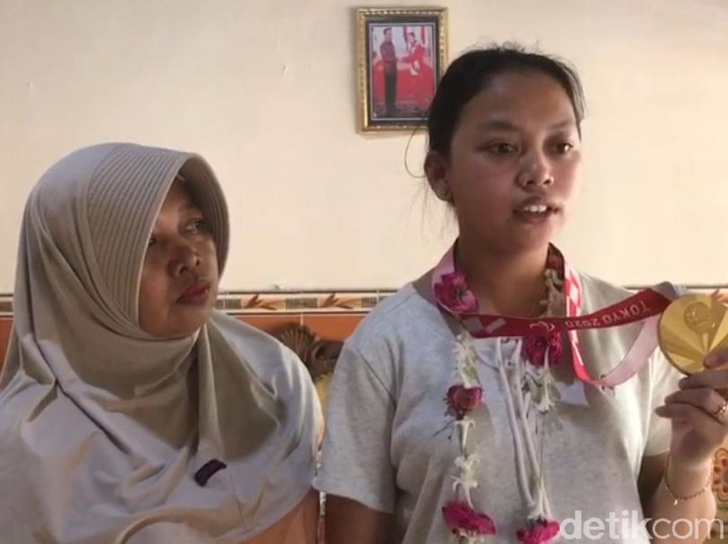 Khalimatus Sadiyah Pulang Kampung, Ibu Beri Kue Ultah dan Borong Soto