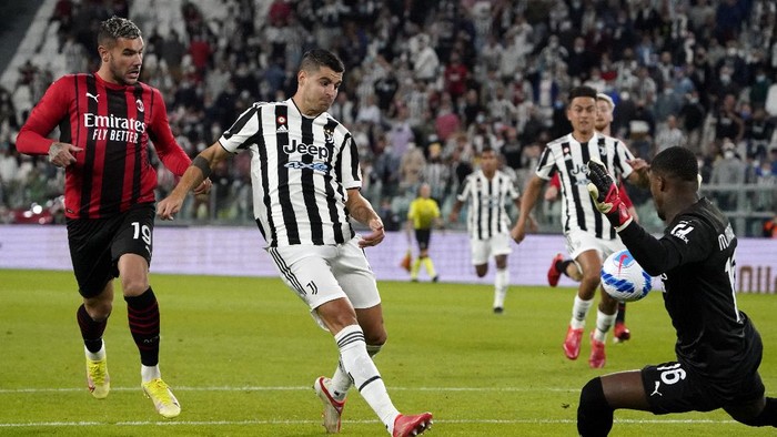 TURIN, ITALY - SEPTEMBER 19: Alvaro Morata of Juventus scores their sides first goal during the Serie A match between Juventus and AC Milan at the Allianz Stadium in Turin, Italy on September 19, 2021 in Turin, Italy. (Photo by Pier Marco Tacca/Getty Images)