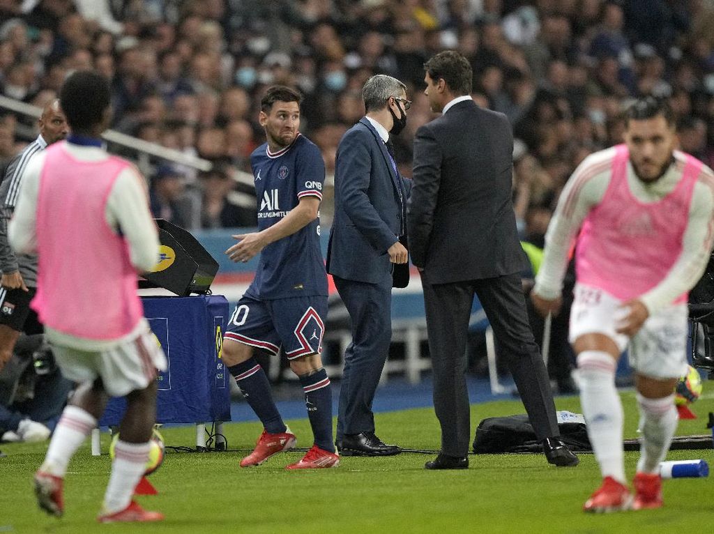 Messi Tidak Jabat Tangan Pochettino, Kesal Diganti? Messi Tidak Jabat Tangan Pochettino, Kesal Diganti?